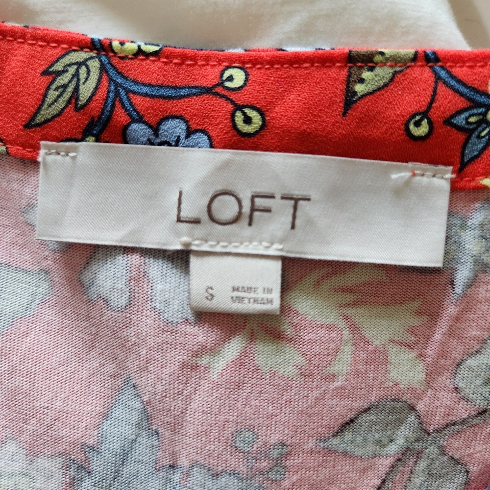 LOFT - Red Floral Sleeveless V Neck Top - Small - Picture 3 of 5
